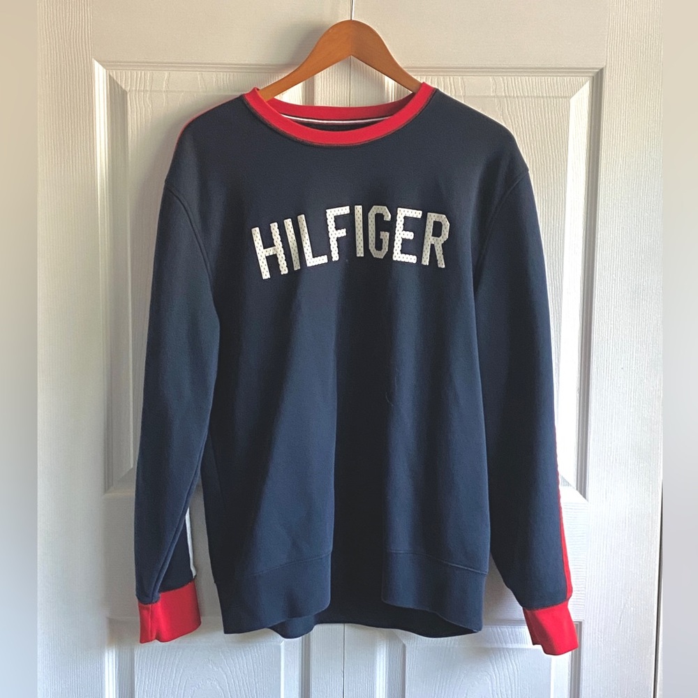 TOMMY HILFIGER black crewneck with red and white accents, printed with HILFIGER